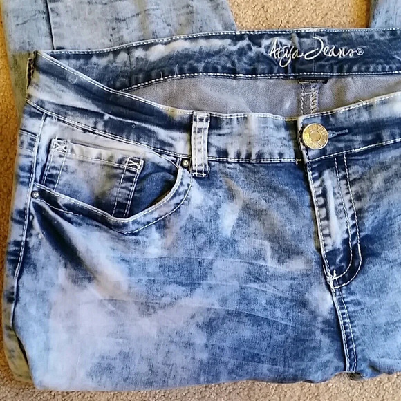 Vintage Acid Washed Jeans - Picture 3 of 9